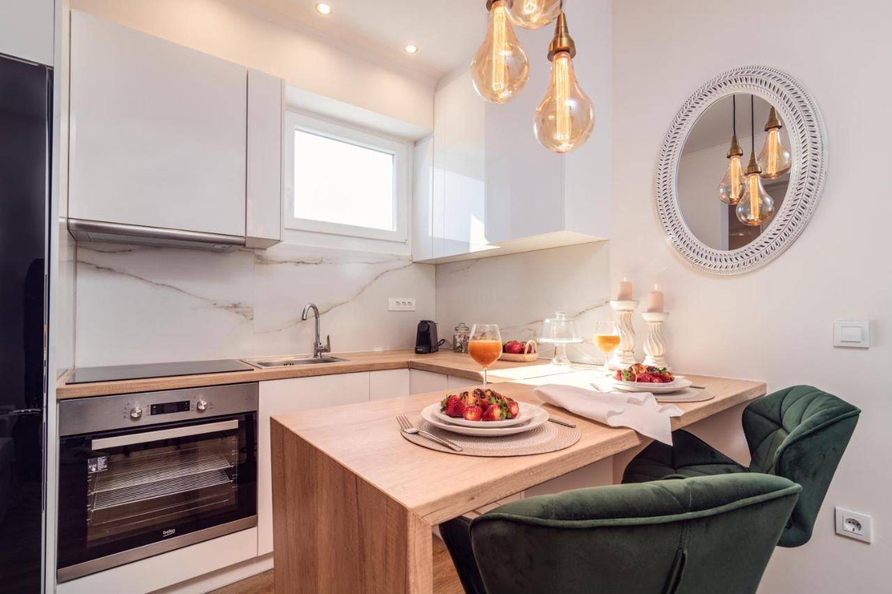 Maison Downtown Luxury Apartments! مدينة زاكينثوس المظهر الخارجي الصورة